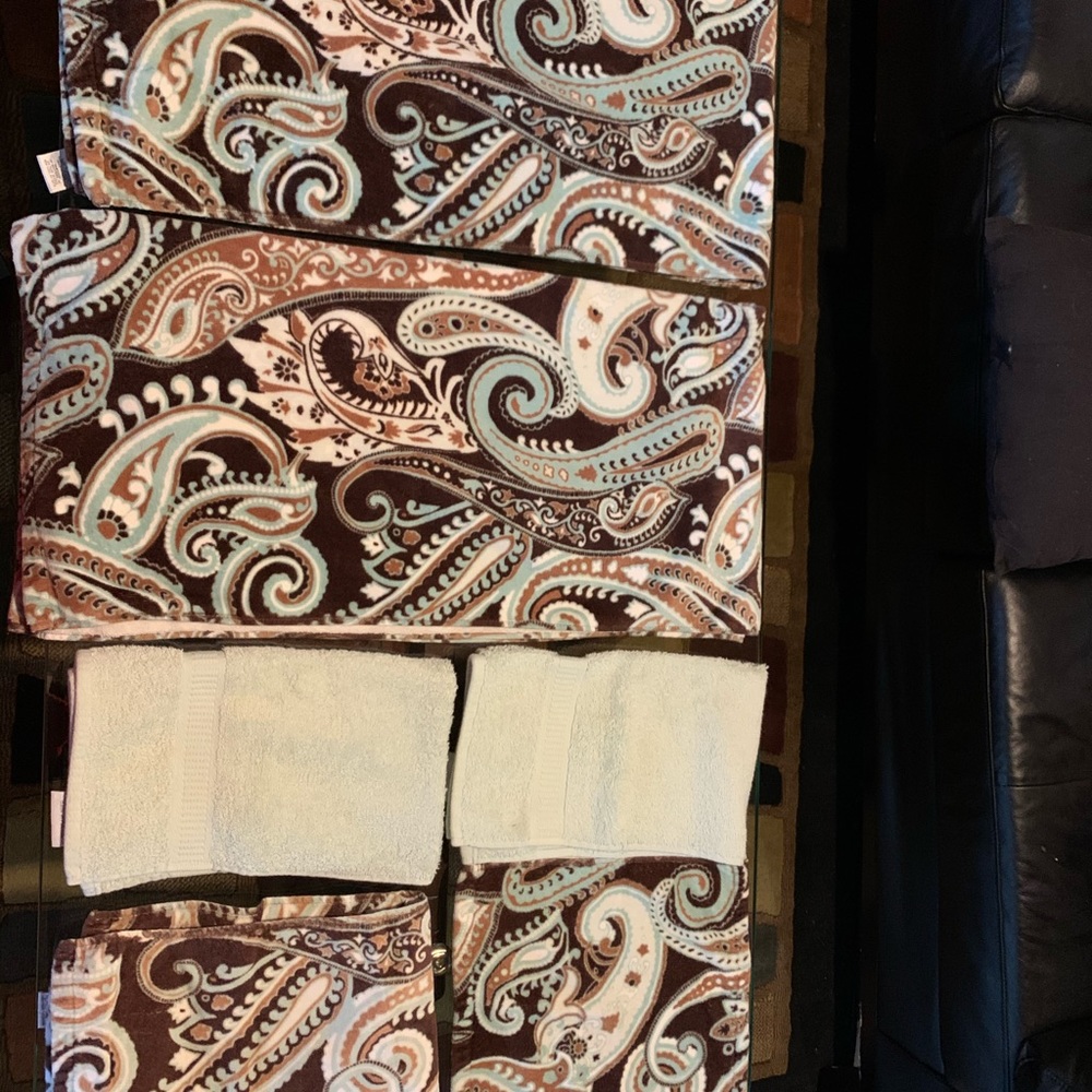 Decorative towel set